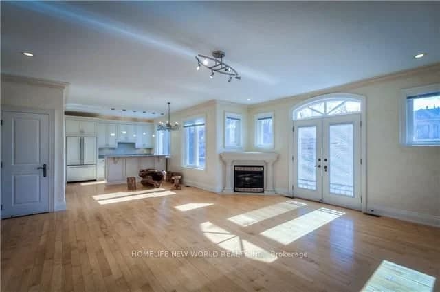 Steeles Avenue floor in Toronto · Newtonbrook East — photo 2