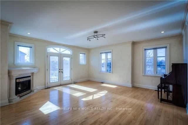 Steeles Avenue floor in Toronto · Newtonbrook East — photo 3