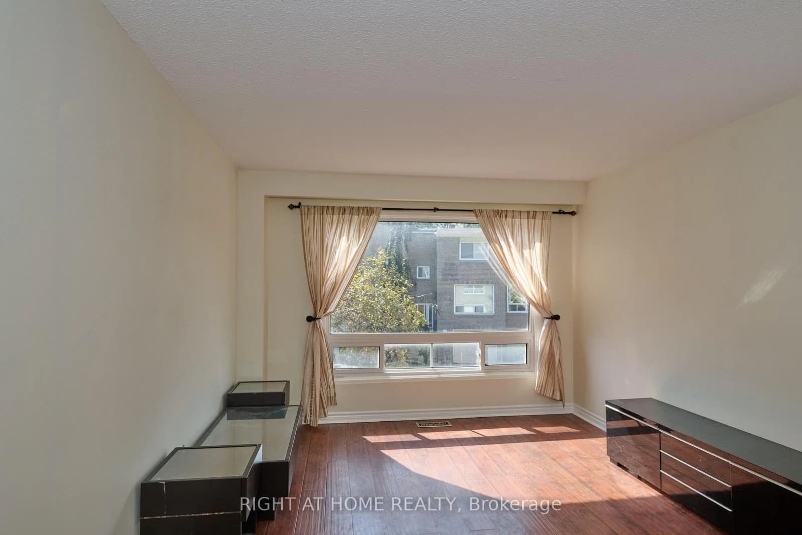 Rusty Crest Way in Toronto · Don Valley Village — photo 2