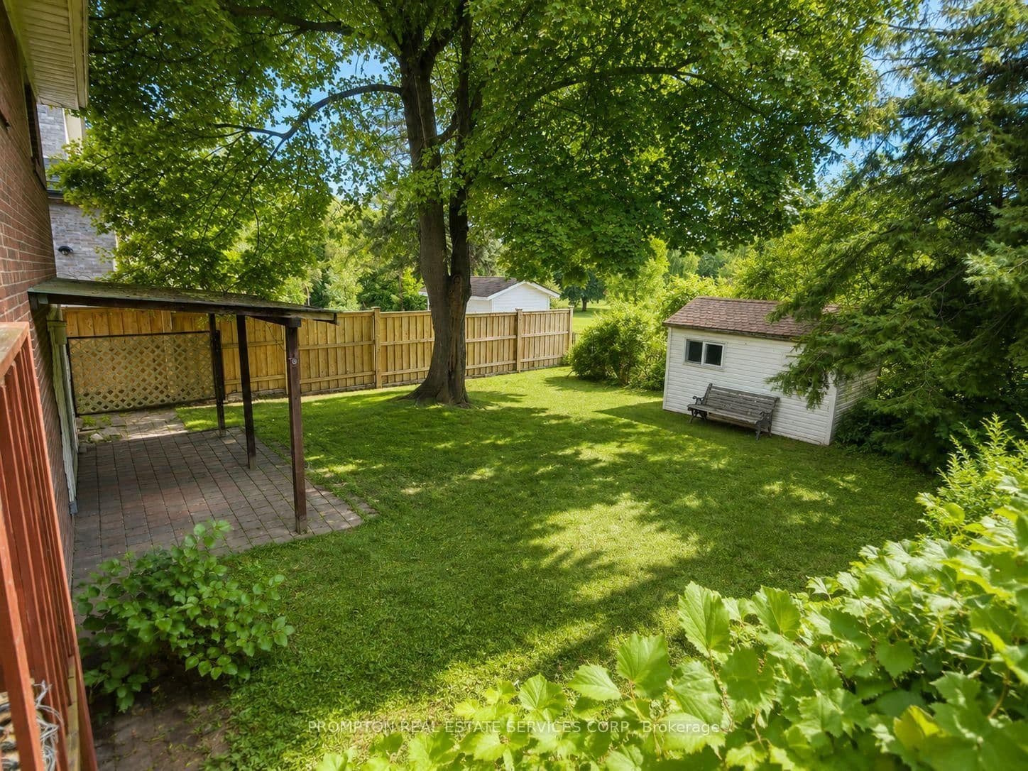 Lehar Crescent in Toronto · Hillcrest Village — photo 3