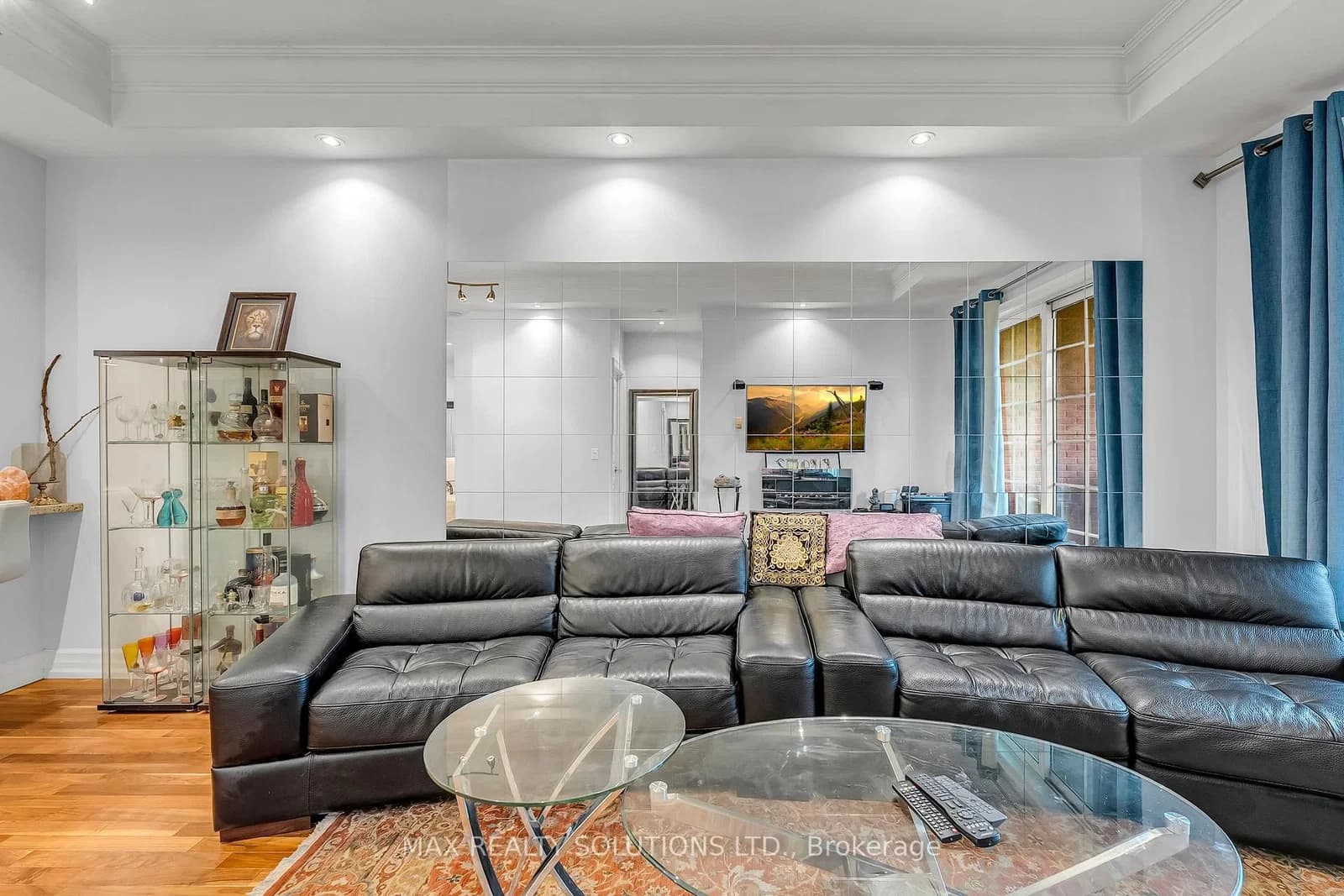 Burkebrook Place in Toronto · Bridle Path-Sunnybrook-York Mills — photo 3