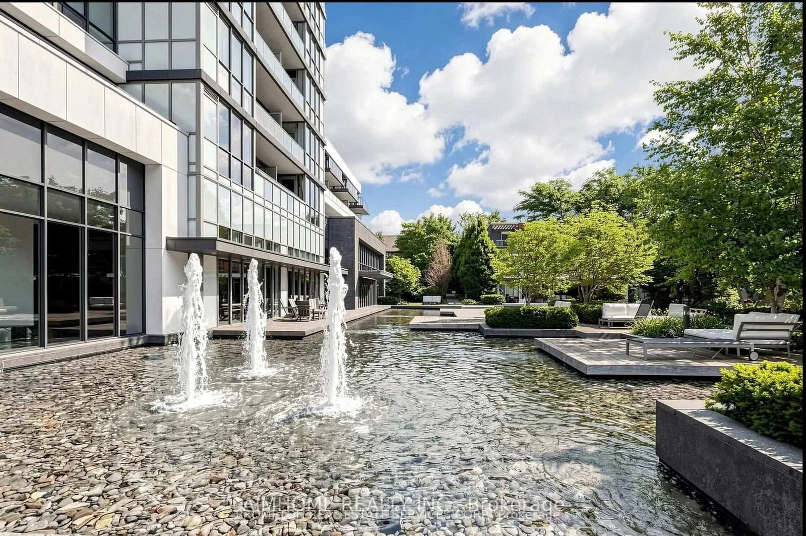 Sheppard Avenue in Toronto · Willowdale East — photo 2