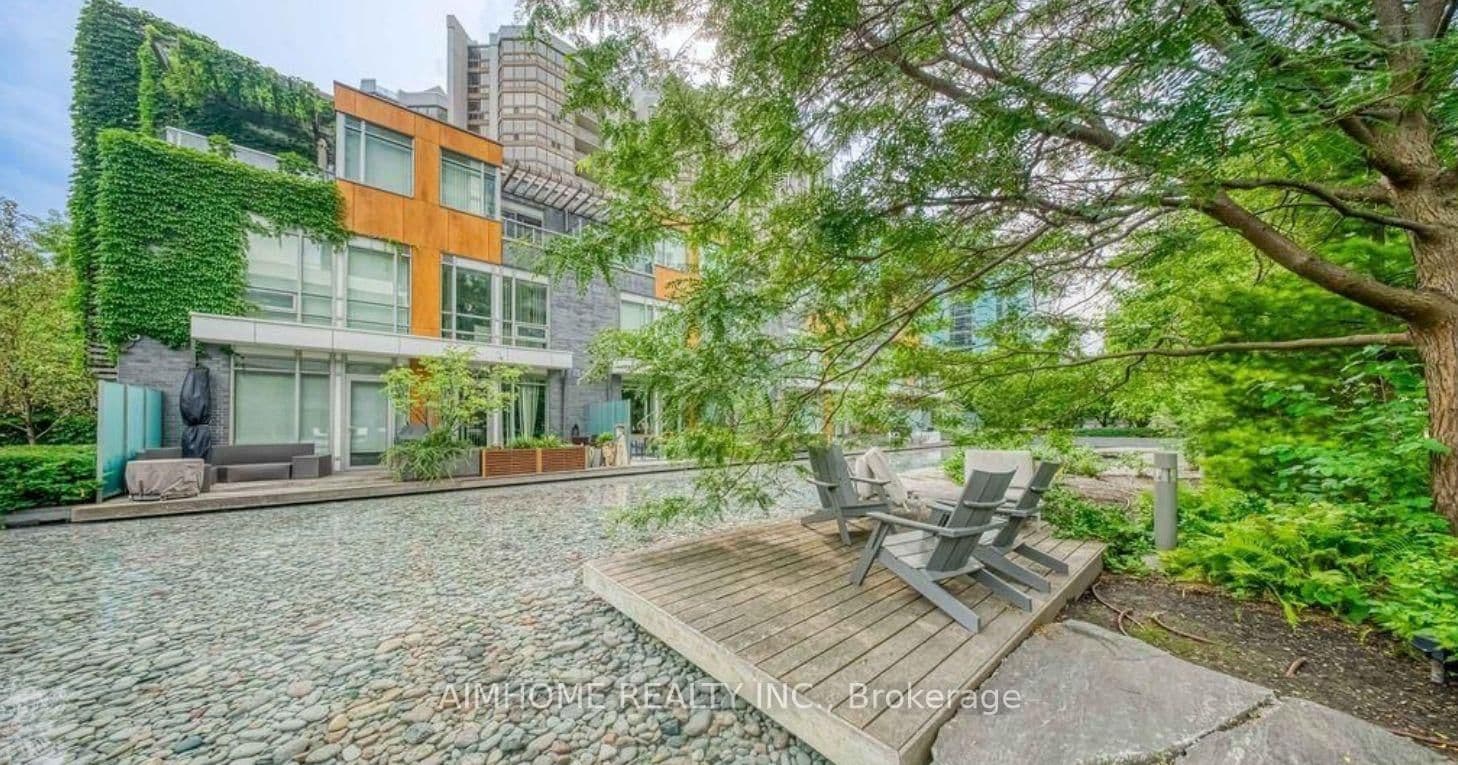 Sheppard Avenue in Toronto · Willowdale East — photo 3