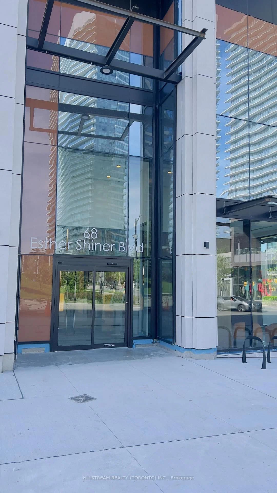 Esther Shiner Boulevard in Toronto · Bayview Village — photo 3
