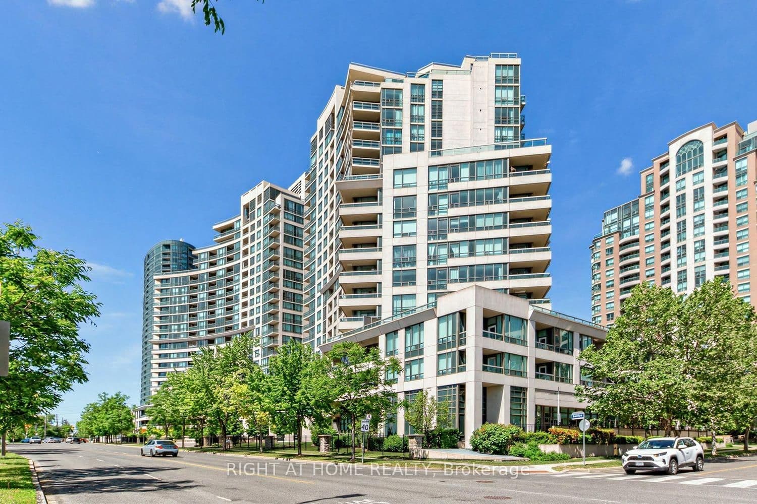 Photo of Beecroft Avenue in Toronto · Willowdale West