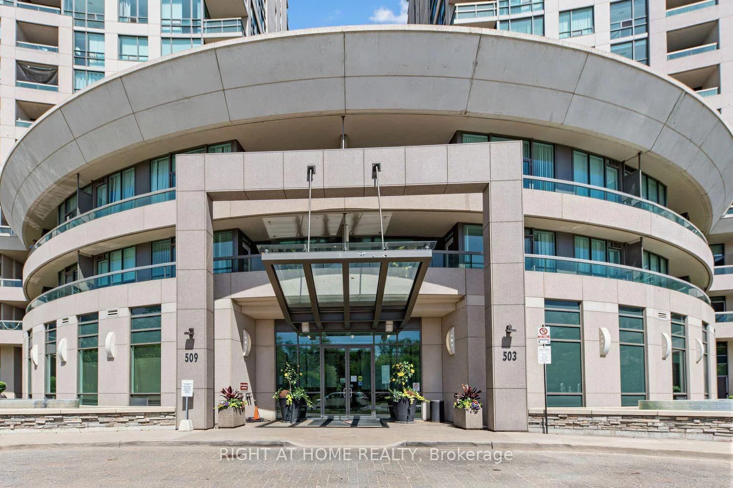 Beecroft Avenue in Toronto · Willowdale West — photo 2