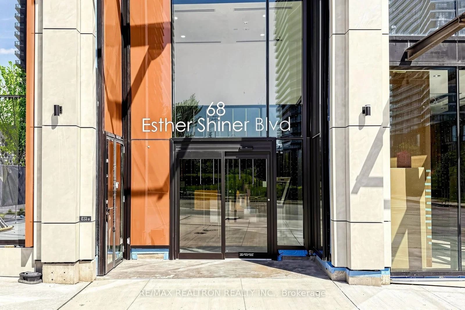 Esther Shiner Boulevard in Toronto · Bayview Village — photo 2