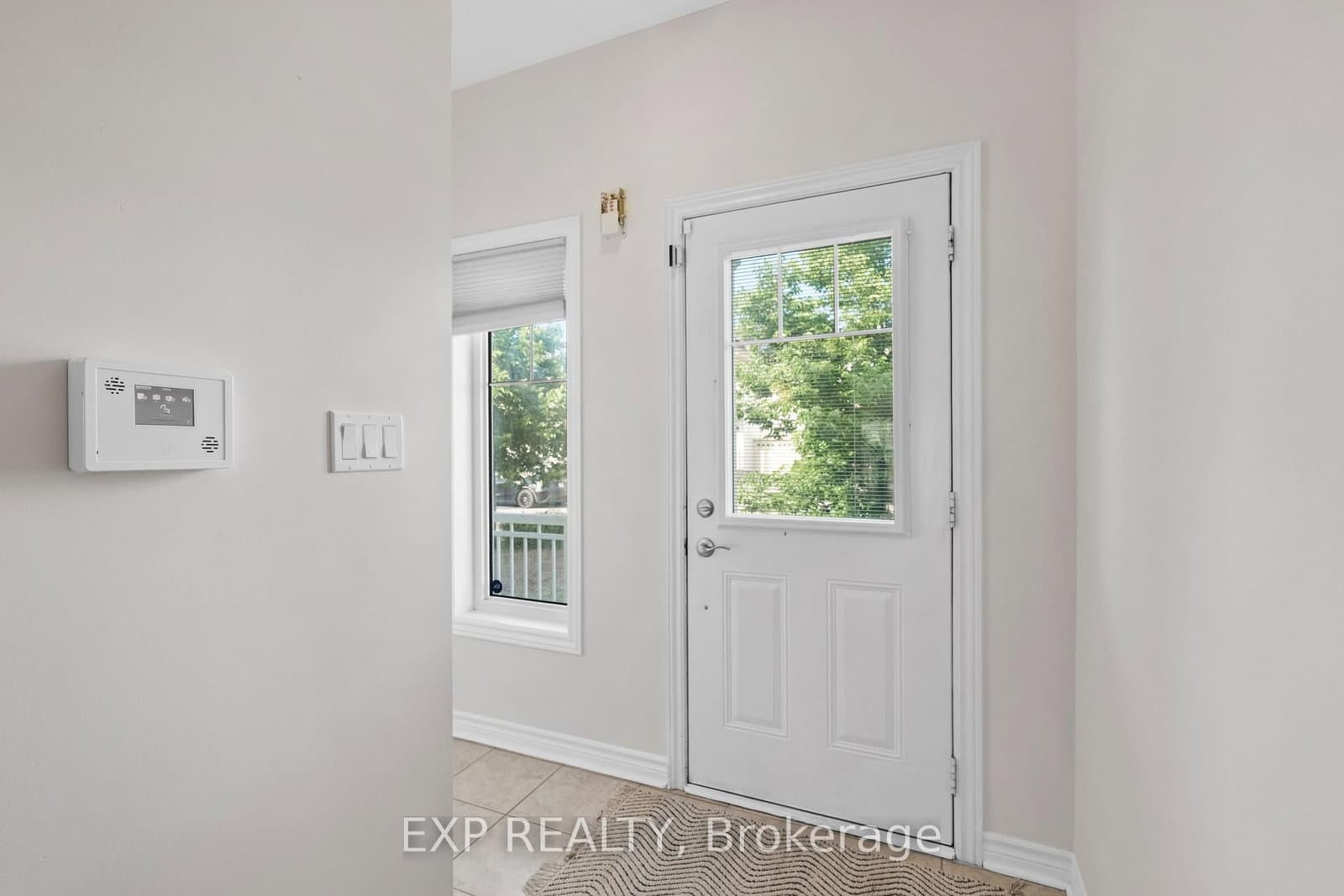 Mantz Crescent in Whitby · Taunton North — photo 2
