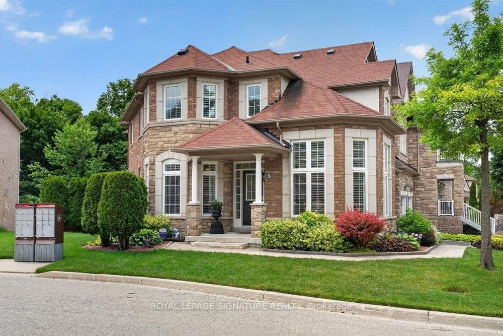 Broderick Place in Toronto · Clairlea-Birchmount — photo 2