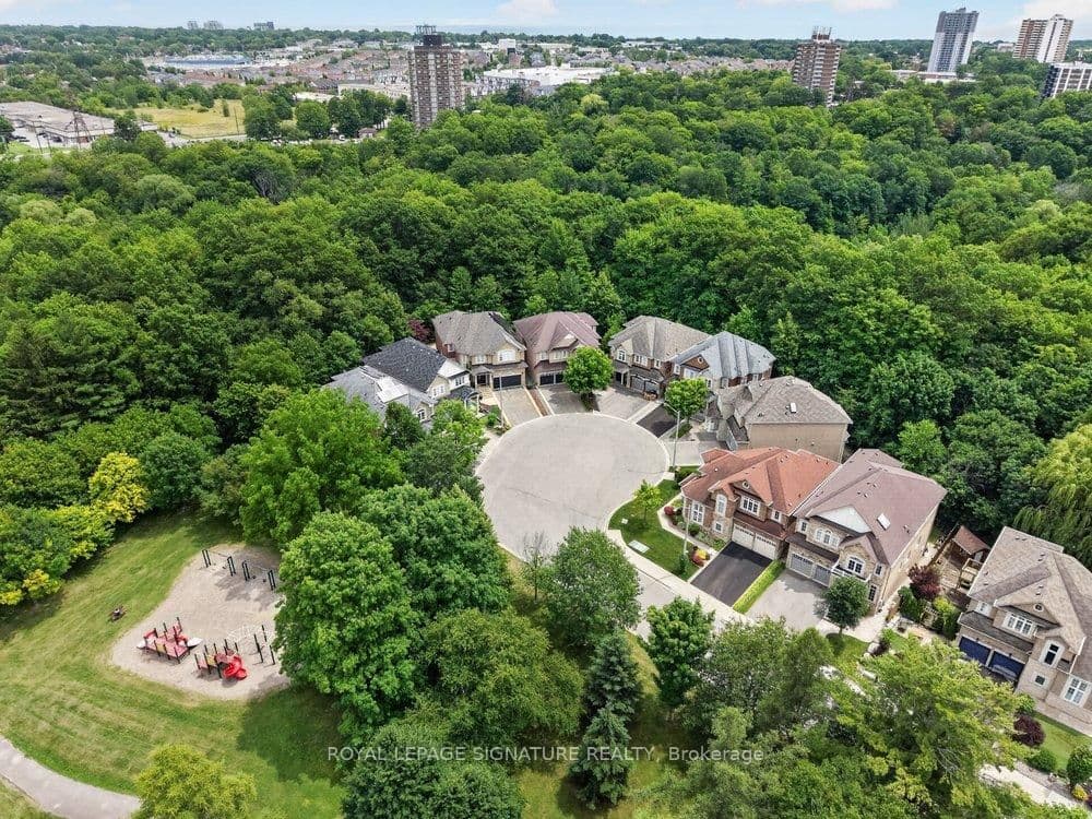 Broderick Place in Toronto · Clairlea-Birchmount — photo 3