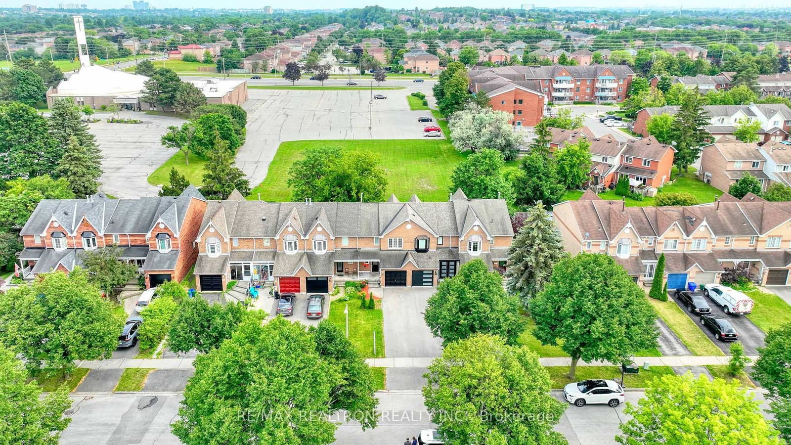Mccullock Crescent in Ajax · Northwest Ajax — photo 2