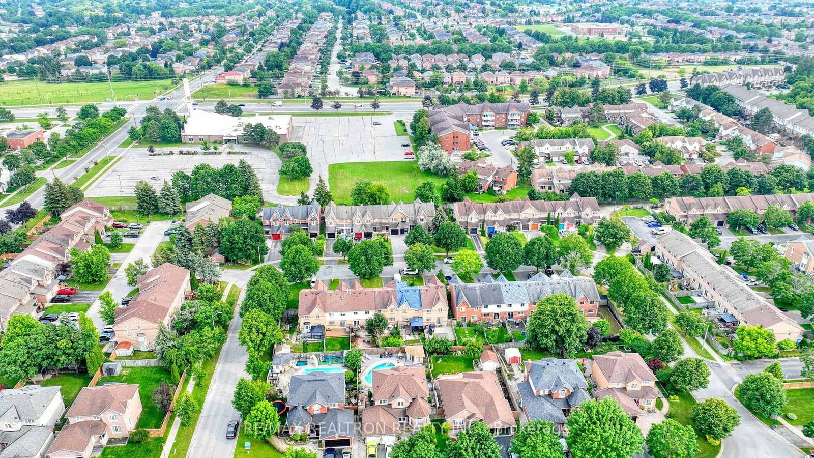 Mccullock Crescent in Ajax · Northwest Ajax — photo 3