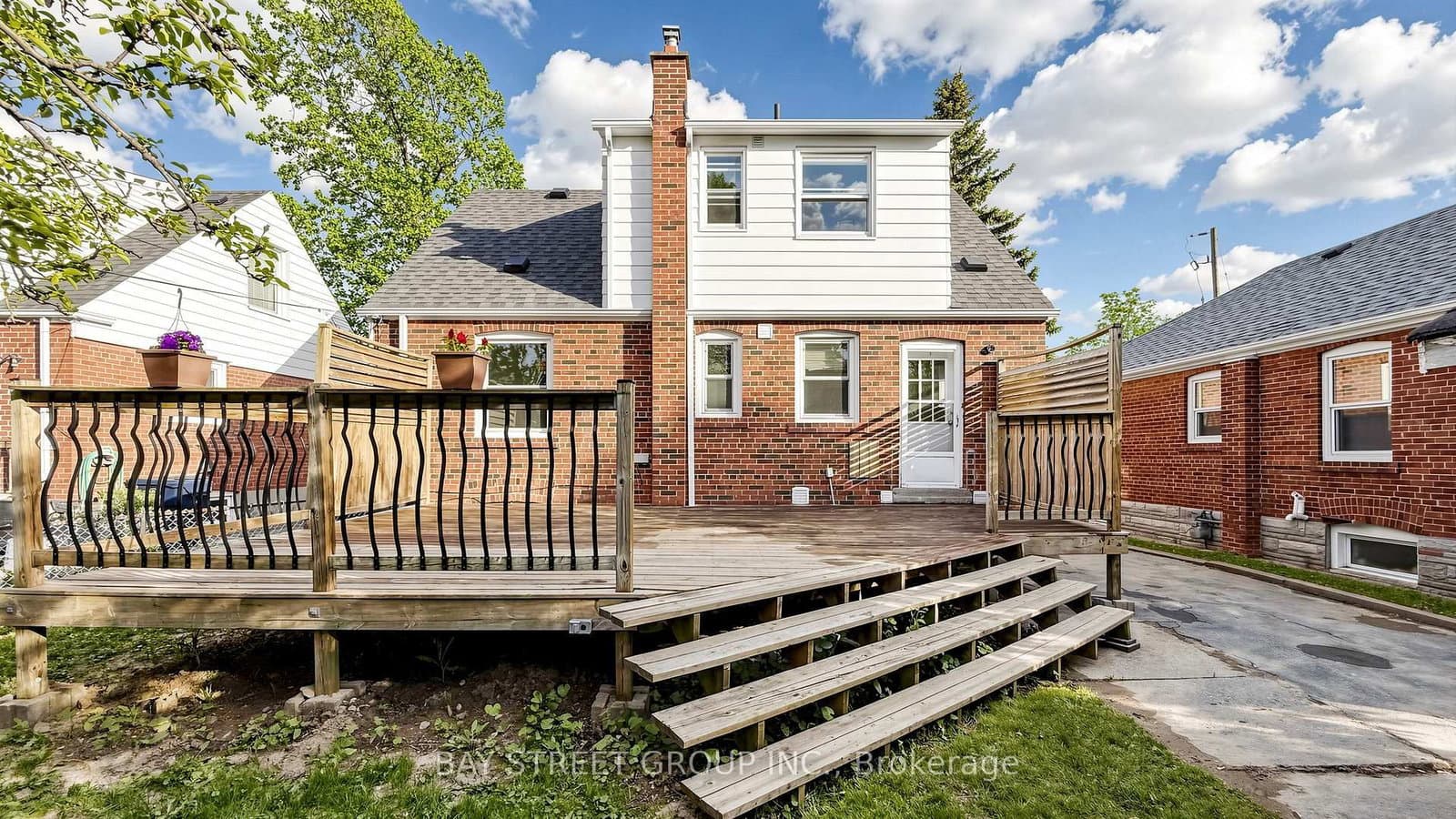 Innismore Crescent in Toronto · Wexford-Maryvale — photo 2