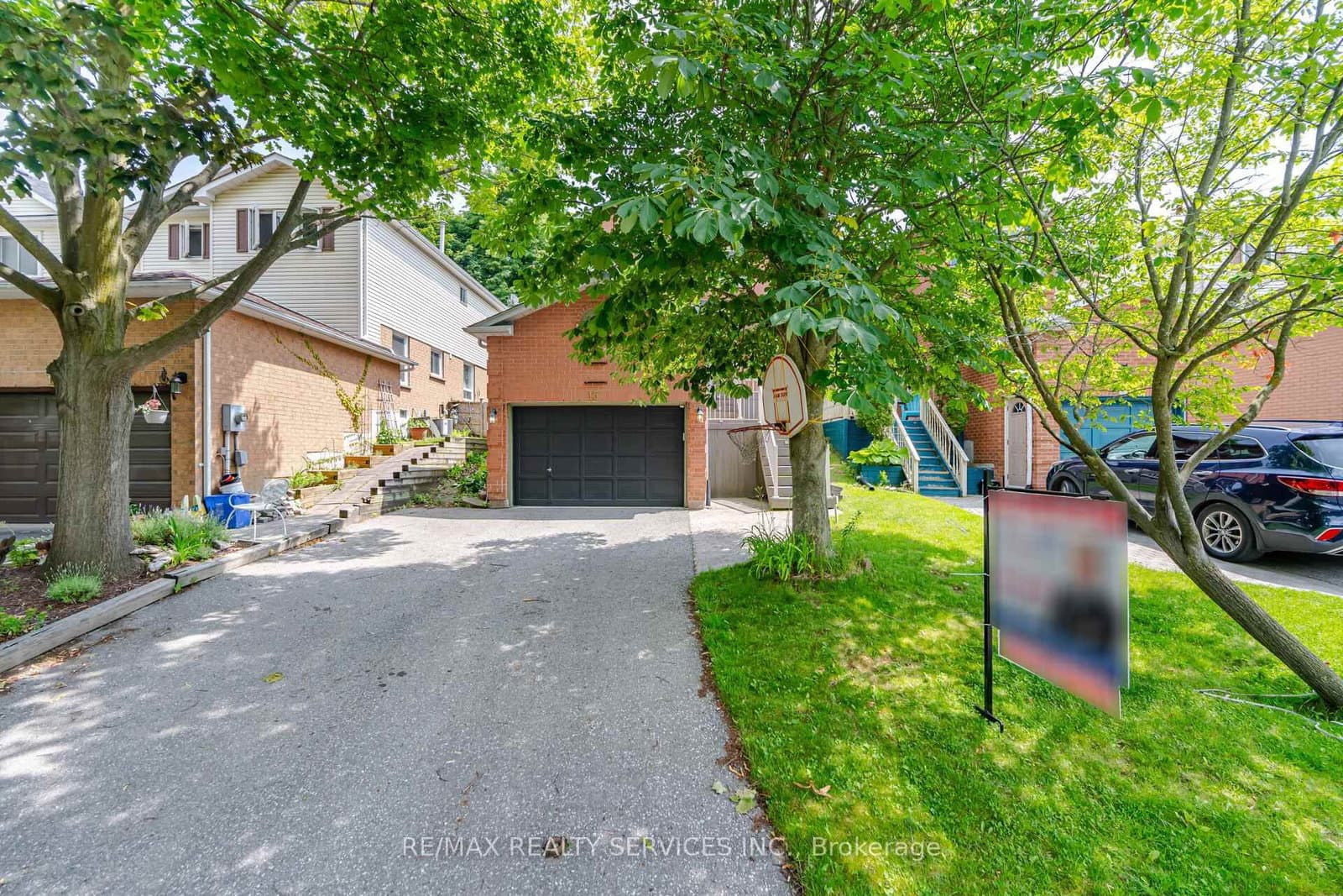 Climie Court in Clarington · Bowmanville — photo 2
