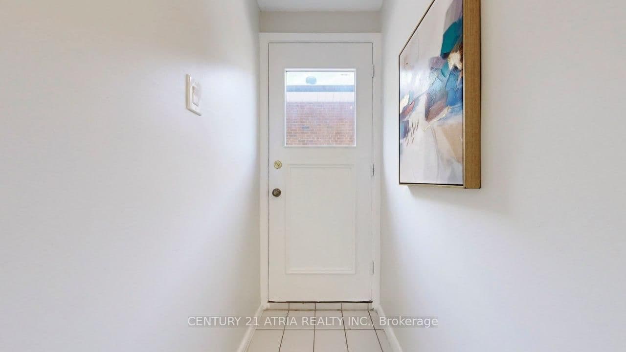 Beacham Crescent in Toronto · Tam O'Shanter-Sullivan — photo 3