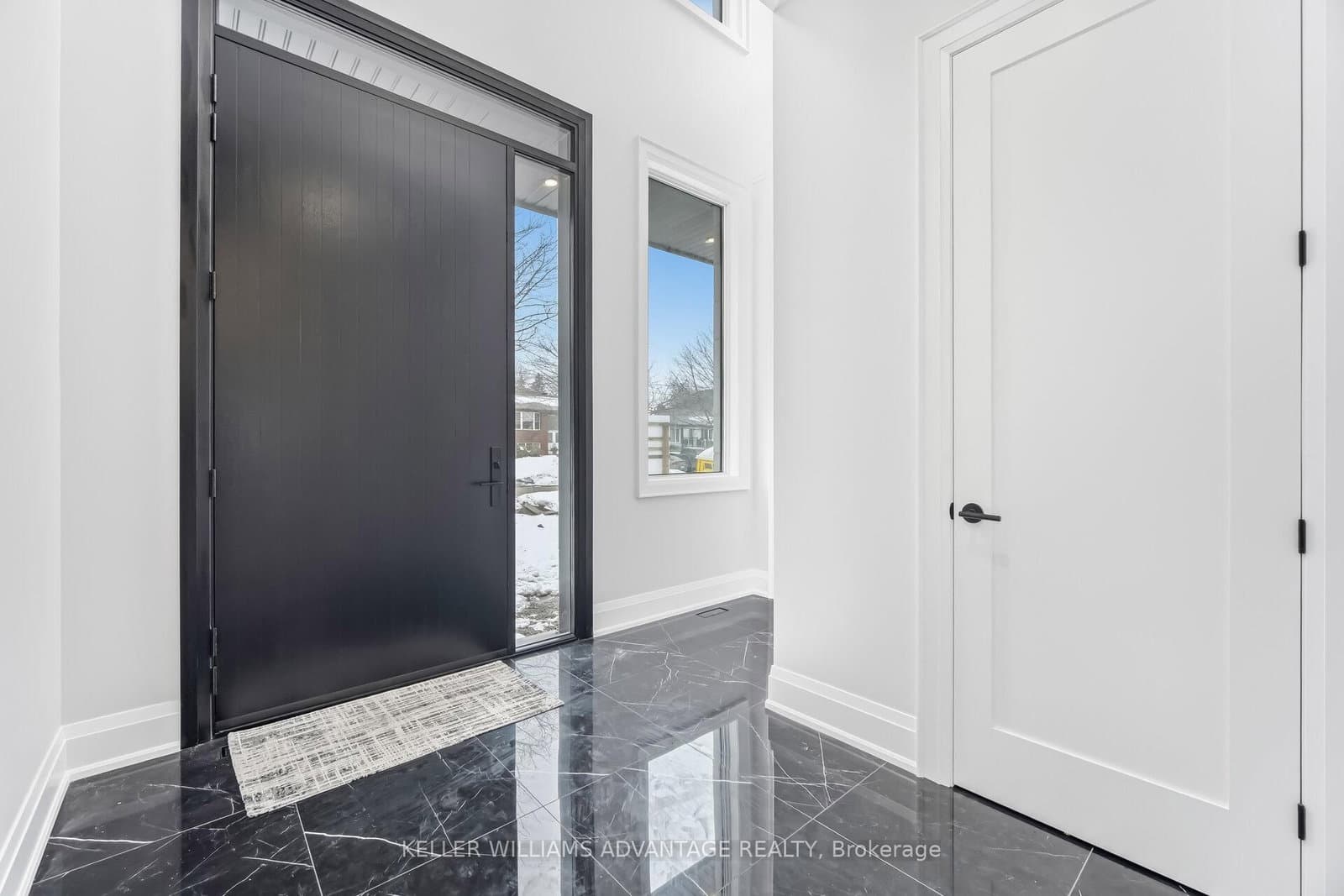 Hillview Crescent in Pickering · West Shore — photo 2
