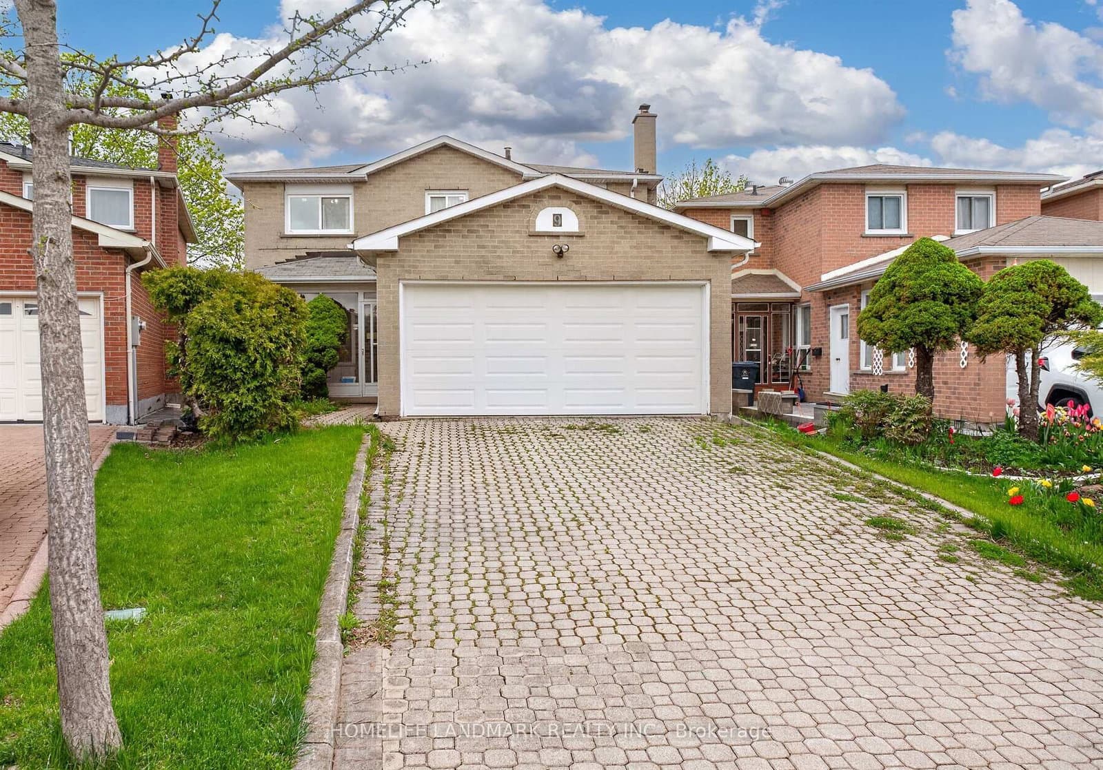 Photo of Montague Place in Toronto · Steeles