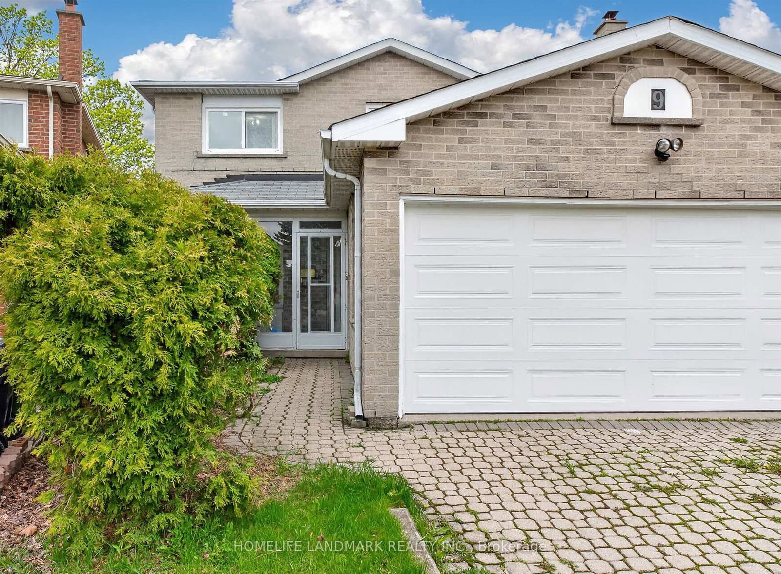 Montague Place in Toronto · Steeles — photo 2