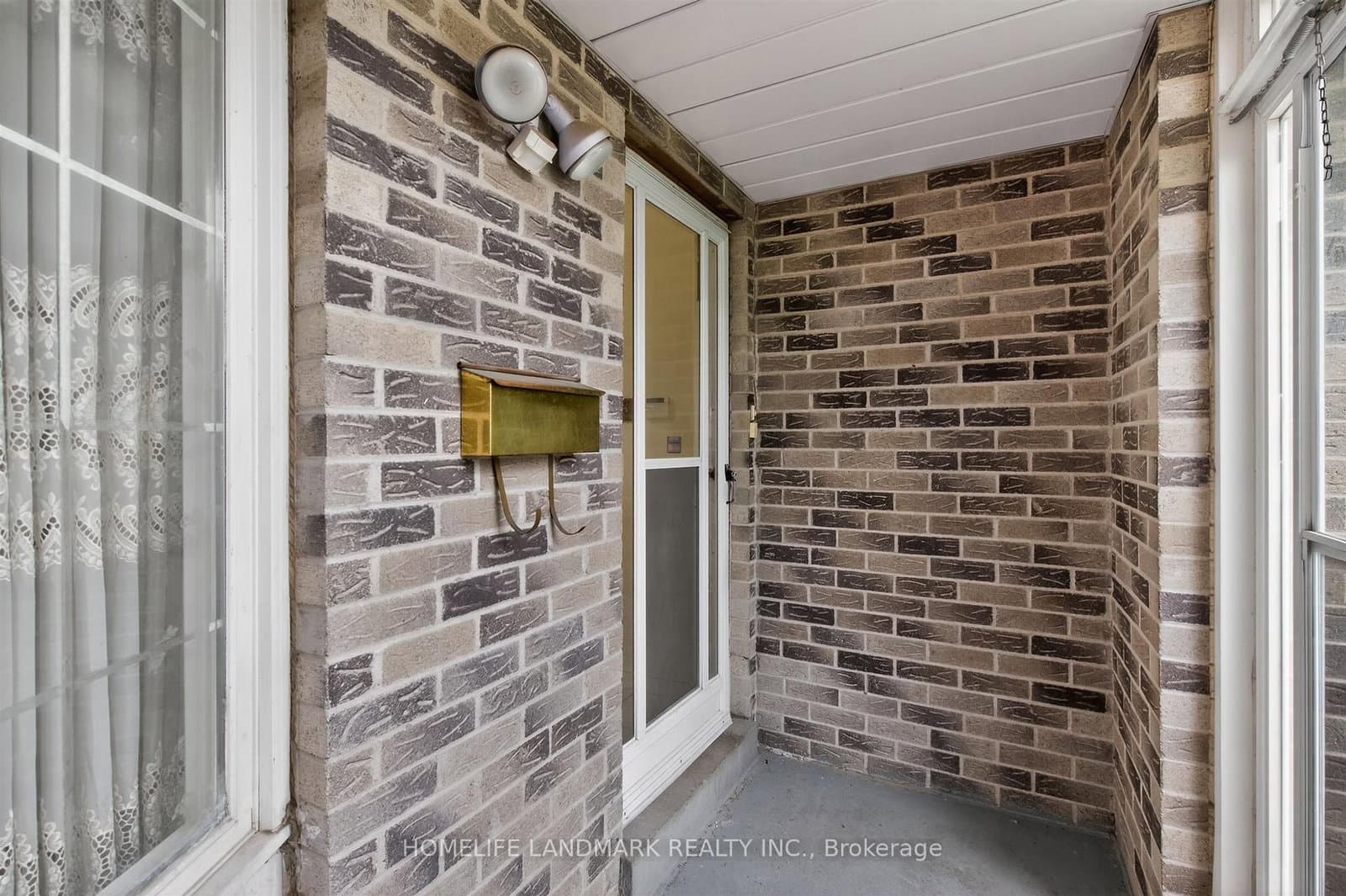 Montague Place in Toronto · Steeles — photo 3