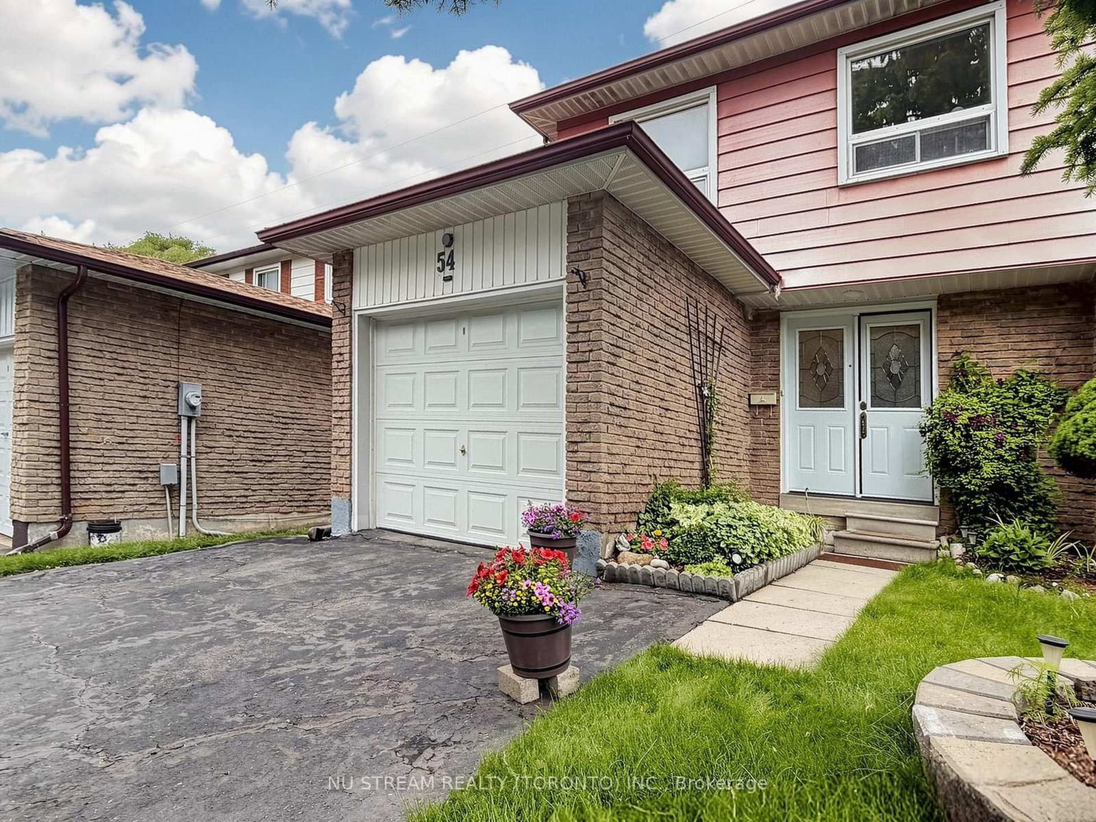 Ashridge Drive in Toronto · Agincourt North — photo 2
