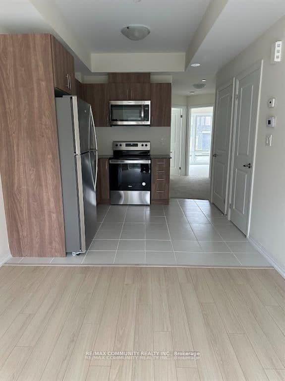 McLevin Avenue in Toronto · Malvern — photo 2
