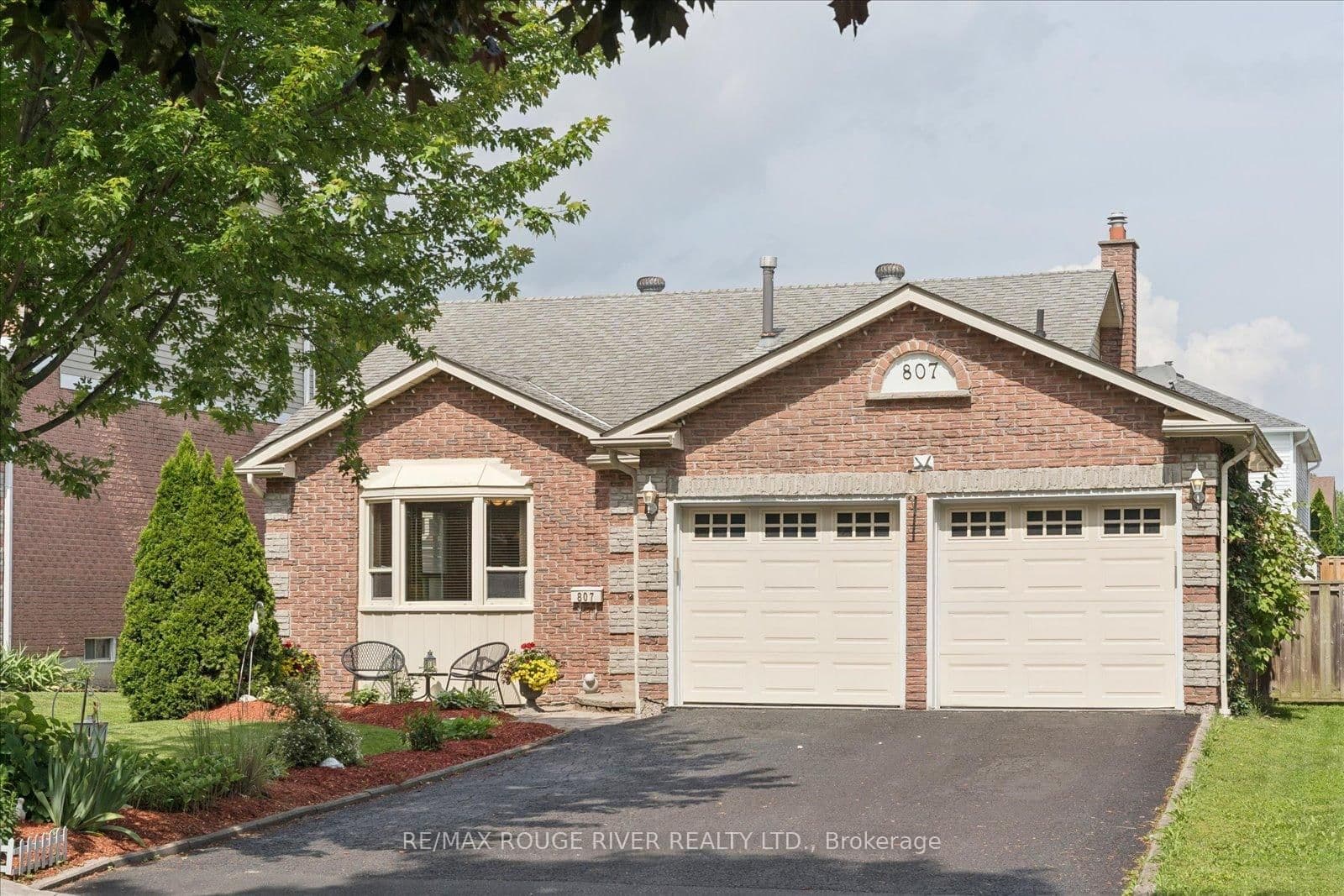 Photo of Red Maple Court in Whitby · Williamsburg