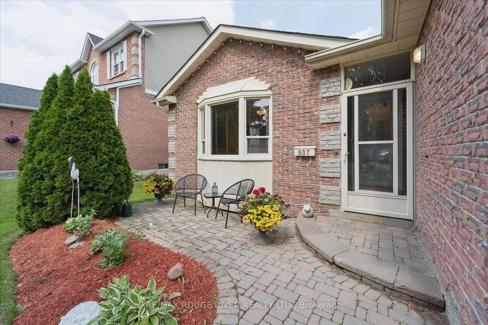 Red Maple Court in Whitby · Williamsburg — photo 2