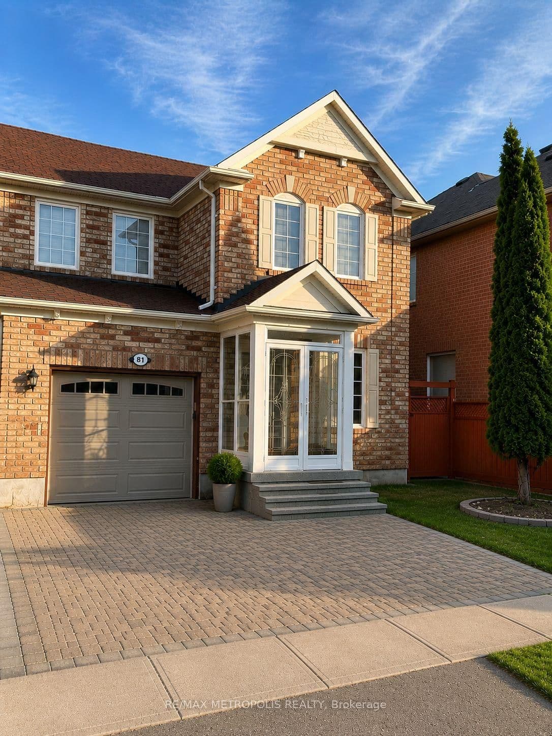 Photo of Trumpeter Street in Toronto · Rouge E11