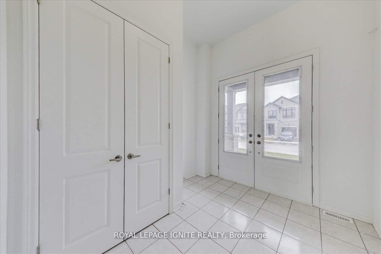 Closson Drive in Whitby · Rural Whitby — photo 3