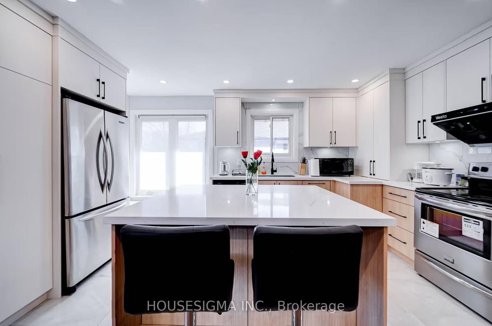 Earlton Road in Toronto · Tam O'Shanter-Sullivan — photo 2