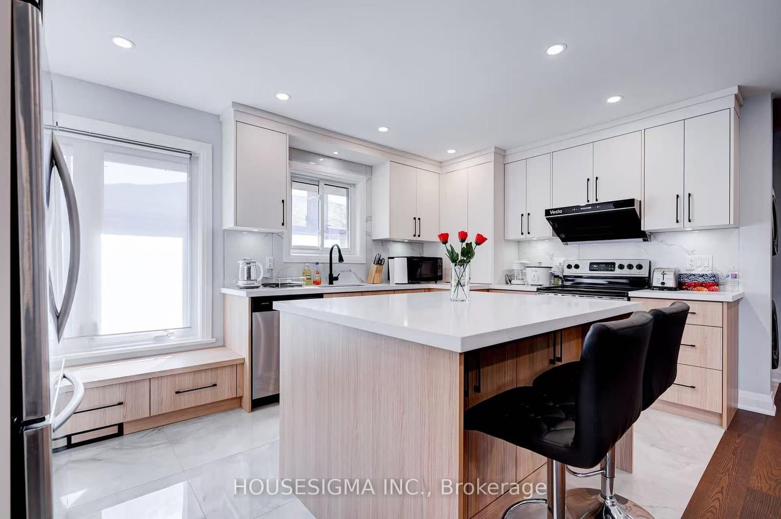 Earlton Road in Toronto · Tam O'Shanter-Sullivan — photo 3