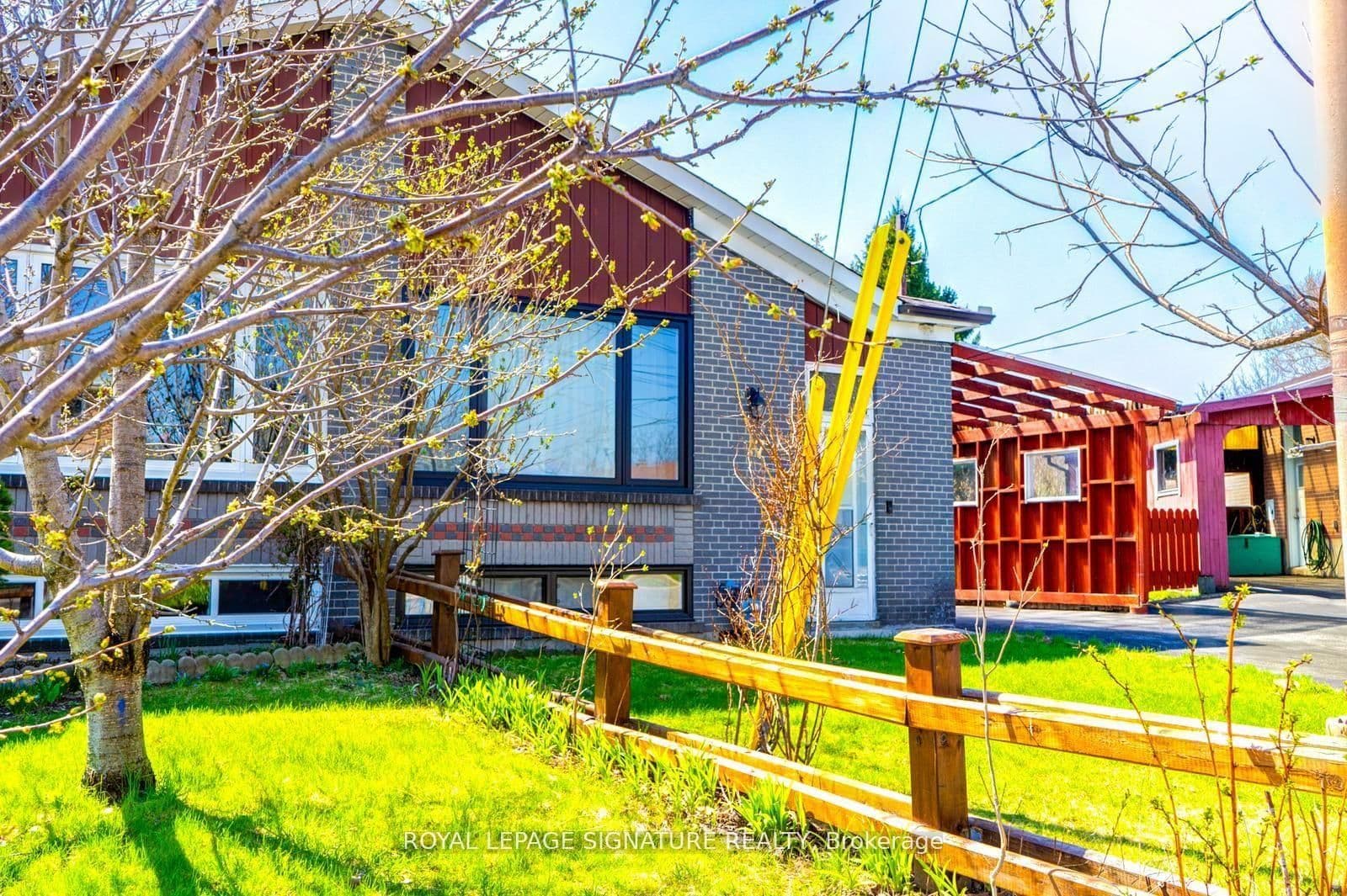 Avis Crescent in Toronto · O'Connor-Parkview — photo 2