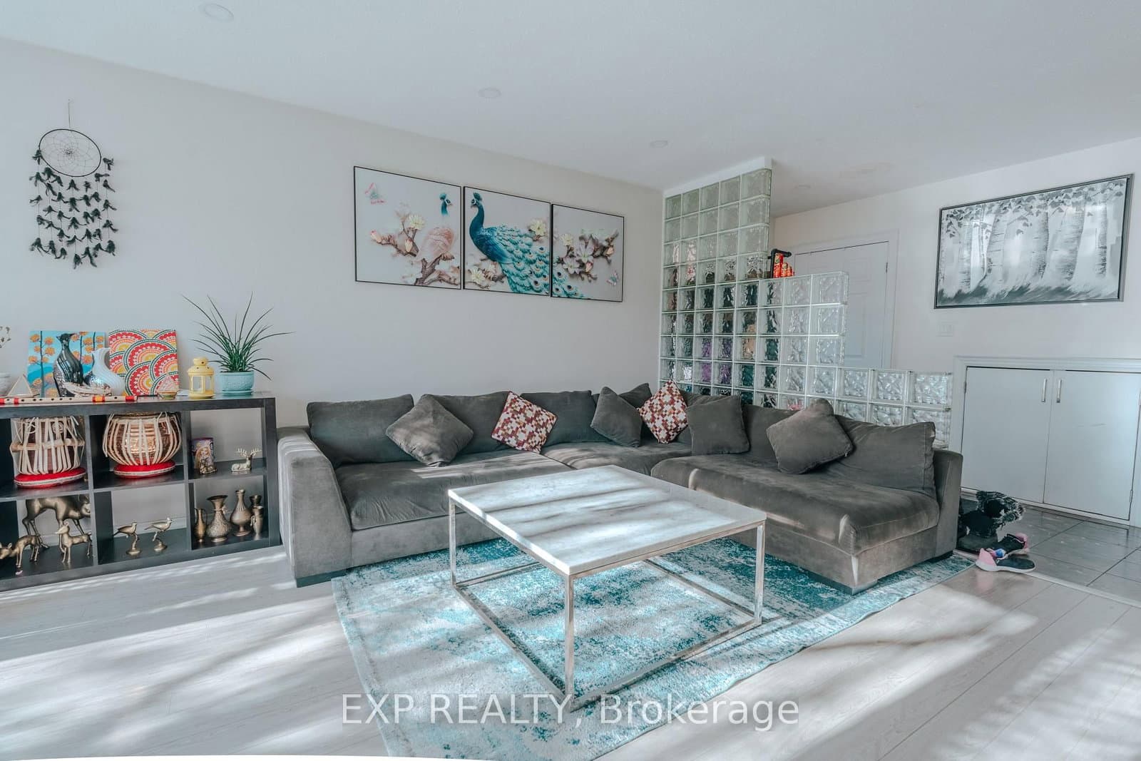 Manorglen Crescent in Toronto · Agincourt South-Malvern West — photo 2