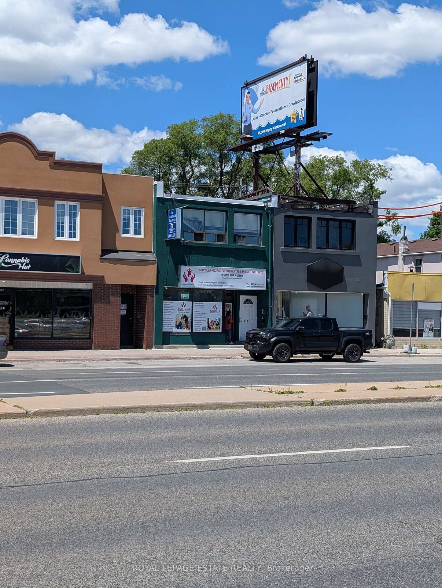 Photo of Kingston Road in Toronto · Birchcliffe-Cliffside