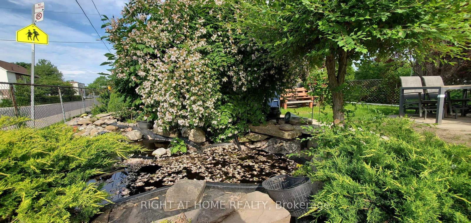 Madelaine Avenue in Toronto · Oakridge — photo 2