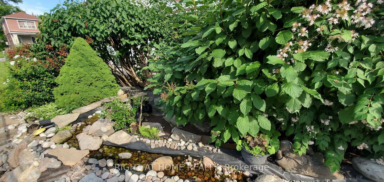 Madelaine Avenue in Toronto · Oakridge — photo 3