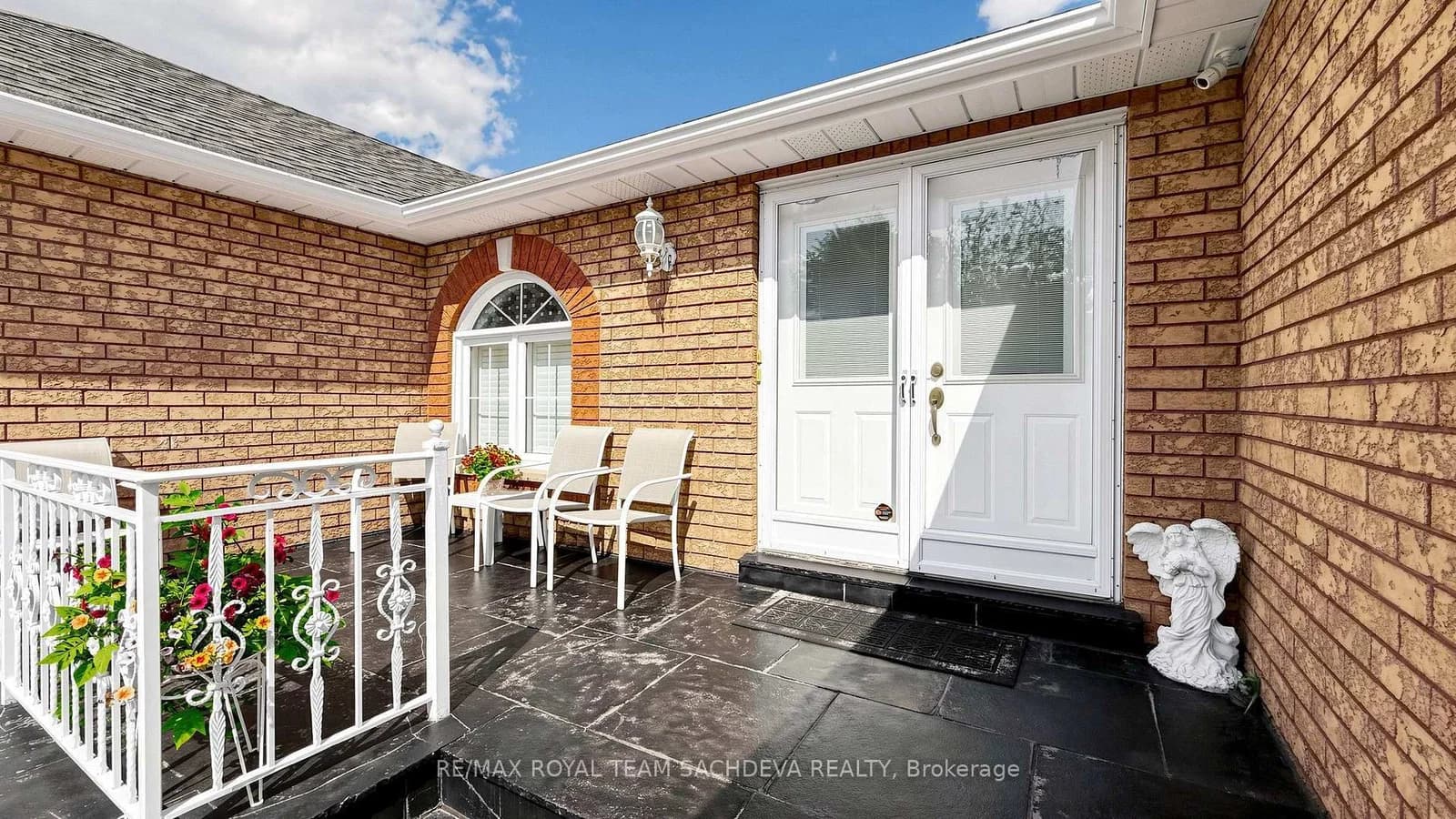 Devonridge Crescent in Toronto · Highland Creek — photo 3