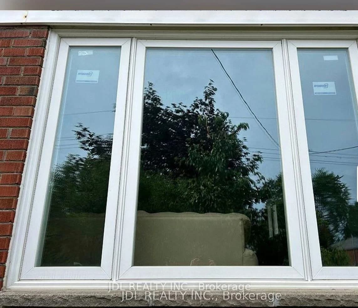 Highwood Ave Avenue-Bedroom Main Floor in Toronto · Wexford-Maryvale — photo 2