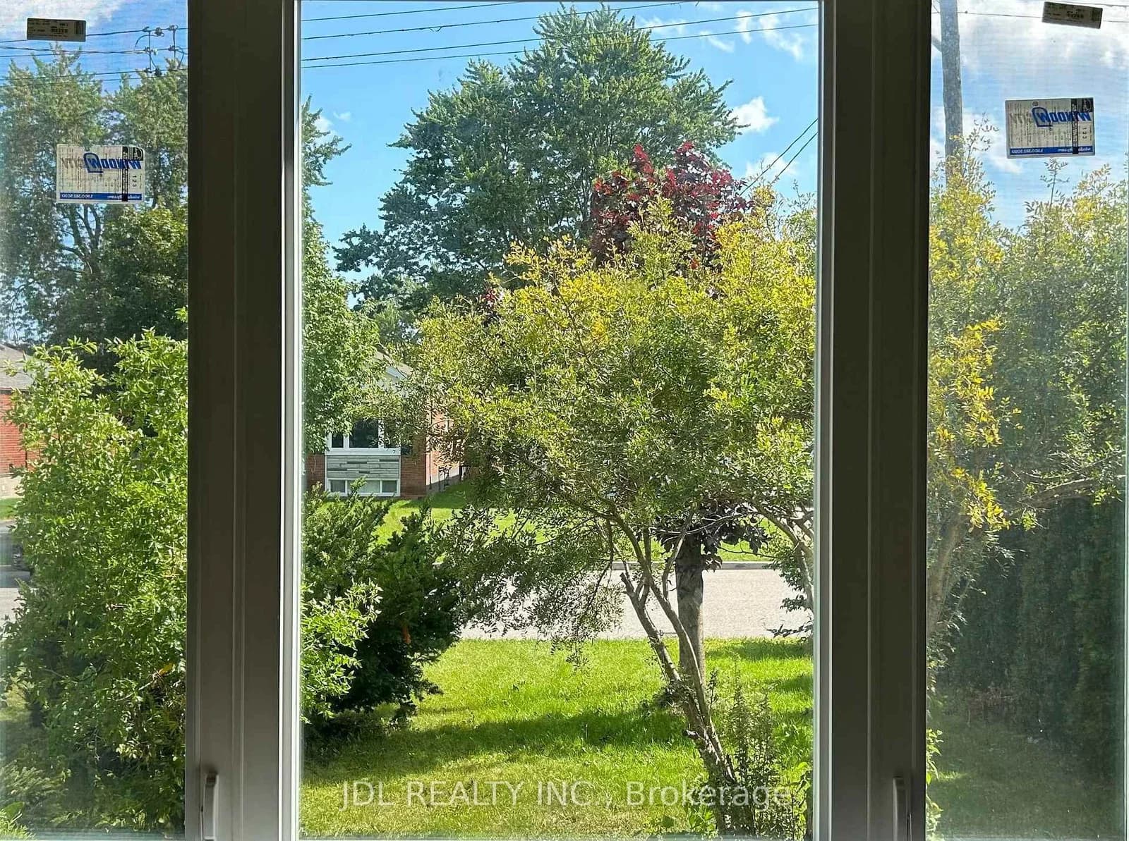 Highwood Ave Avenue-Bedroom Main Floor in Toronto · Wexford-Maryvale — photo 3