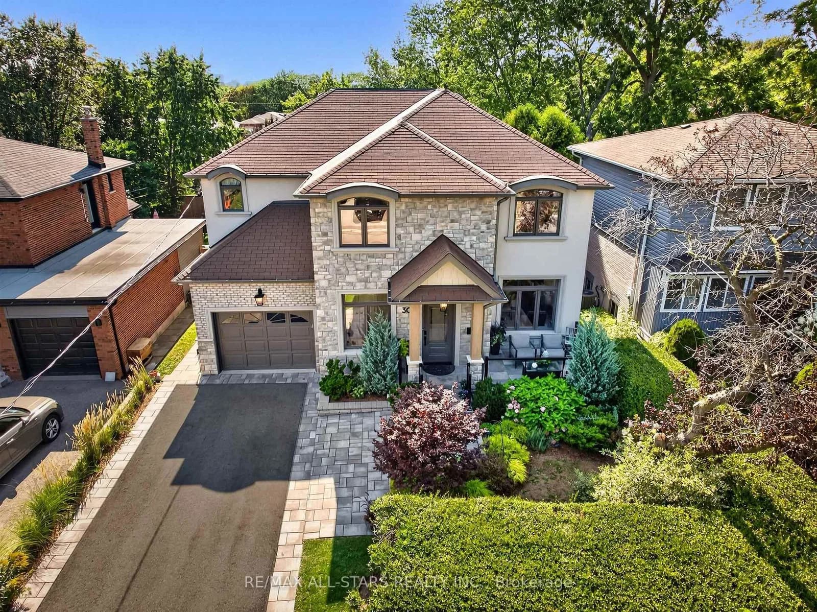 St Quentin Avenue in Toronto · Cliffcrest — photo 2