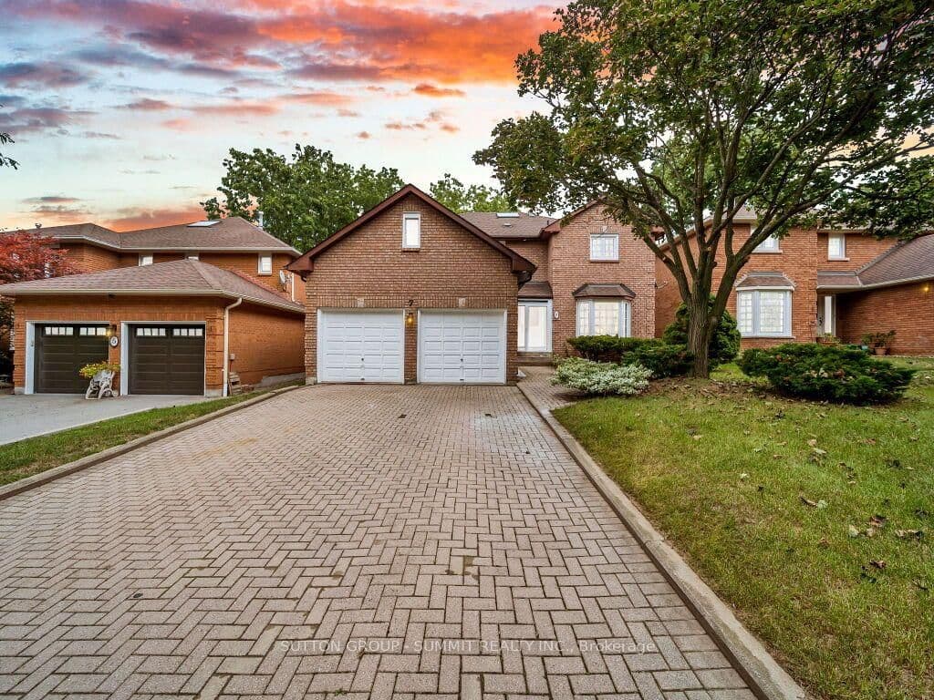 Photo of Winding Court in Toronto · Highland Creek