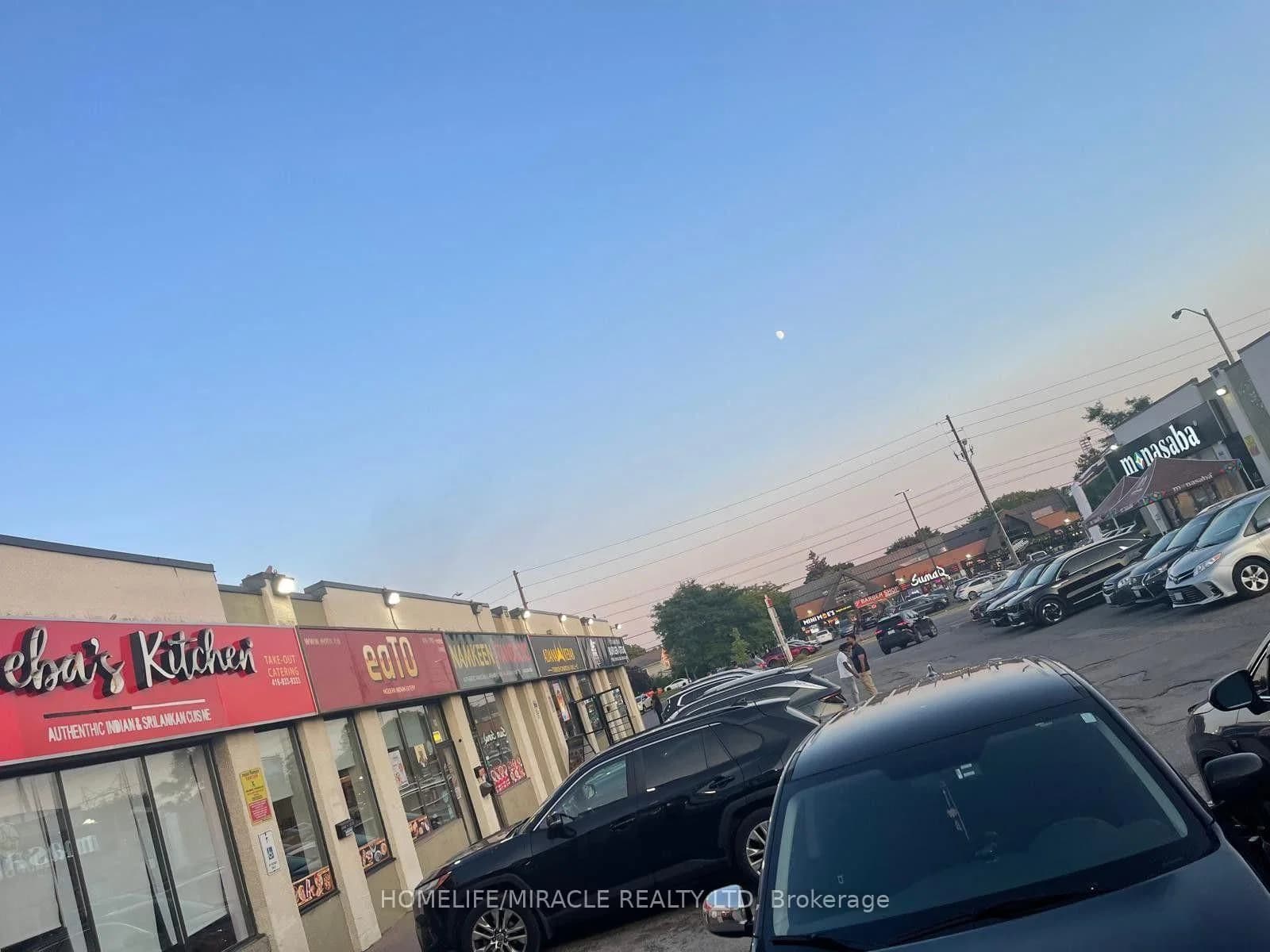 Photo of Lawrence Avenue in Toronto · Wexford-Maryvale