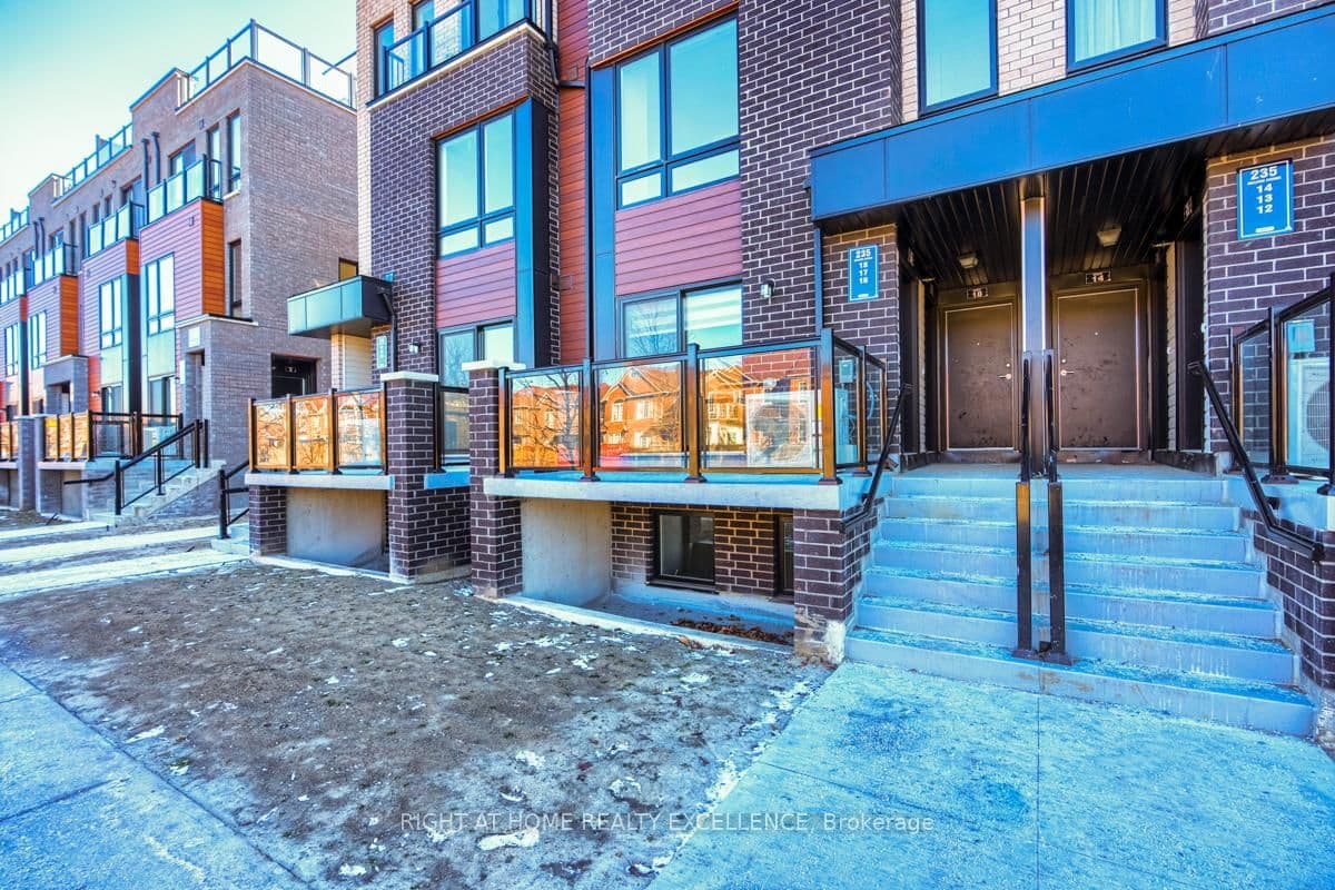 Mclevin Avenue in Toronto · Malvern — photo 2