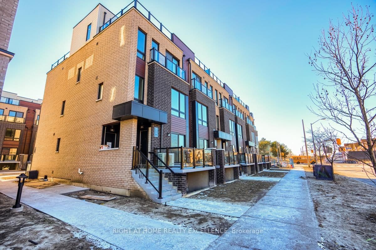 Mclevin Avenue in Toronto · Malvern — photo 3