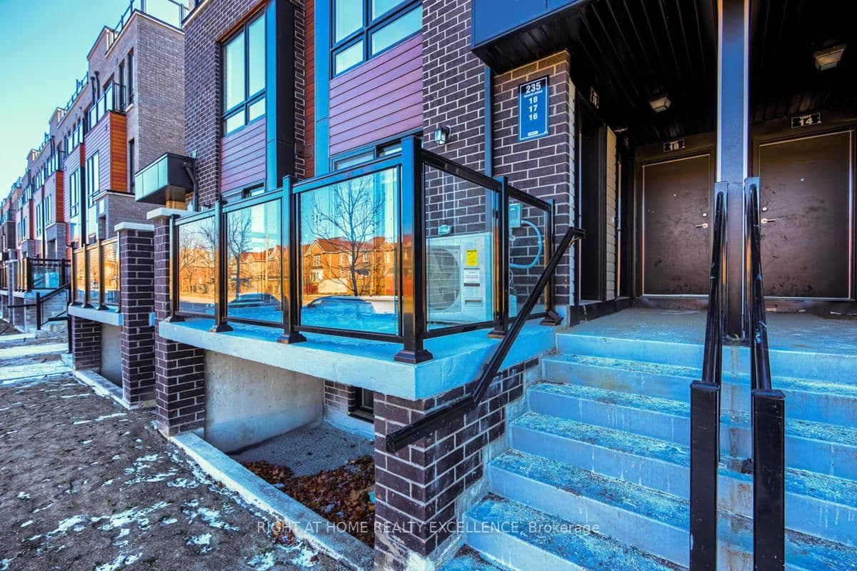 Photo of Mclevin Avenue in Toronto · Malvern