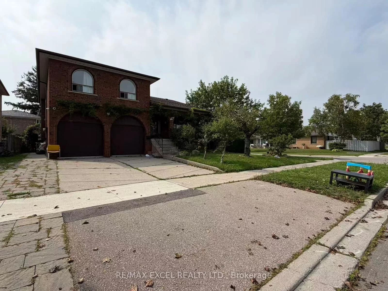 Leafield Drive in Toronto · L'Amoreaux — photo 2