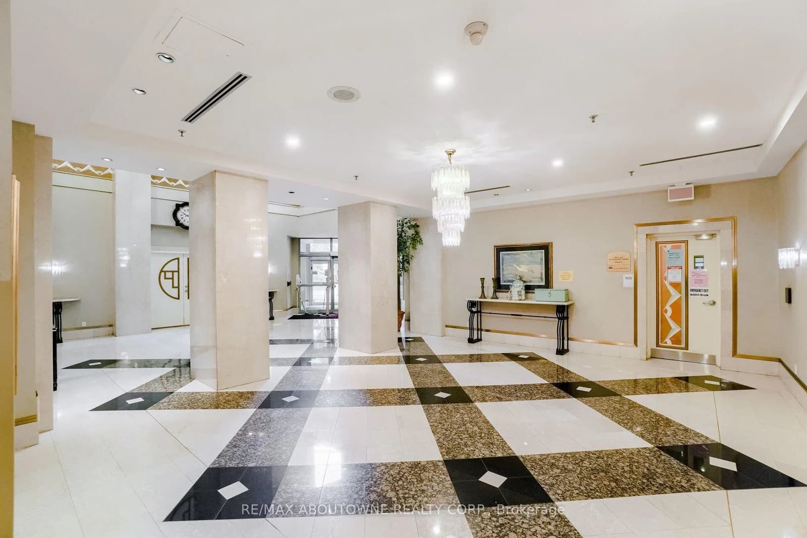 Corporate Drive in Toronto · Woburn — photo 3