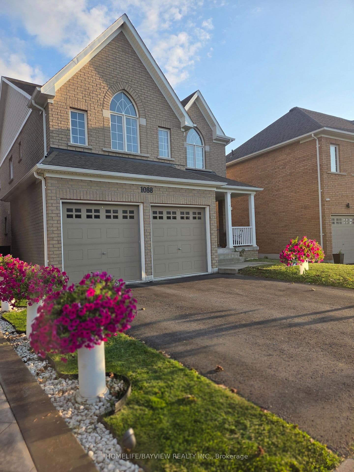 Greenhill Avenue in Oshawa · Taunton — photo 2