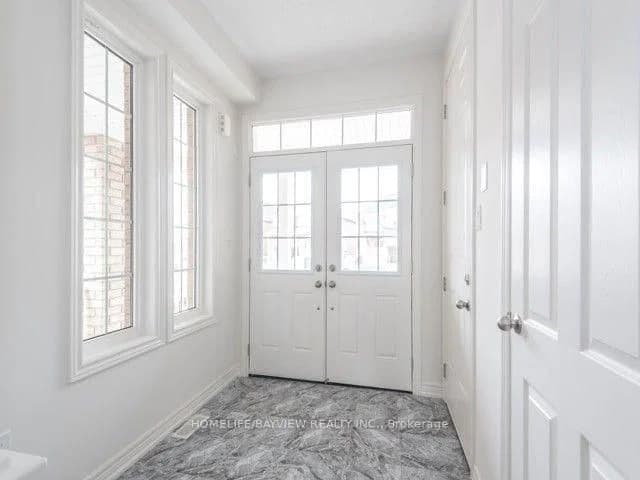 Greenhill Avenue in Oshawa · Taunton — photo 3