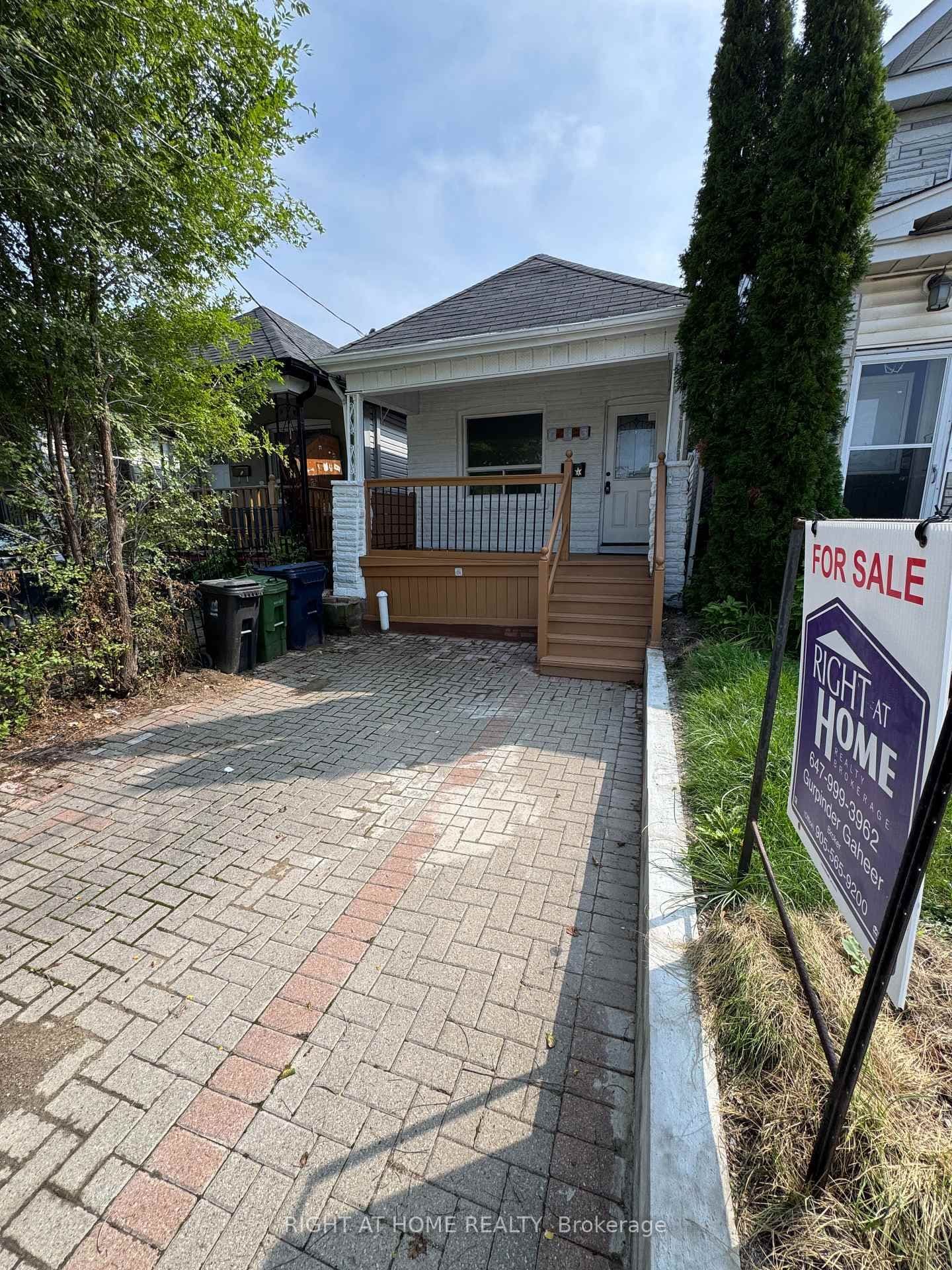 Mortimer Avenue in Toronto · Danforth Village-East York — photo 2